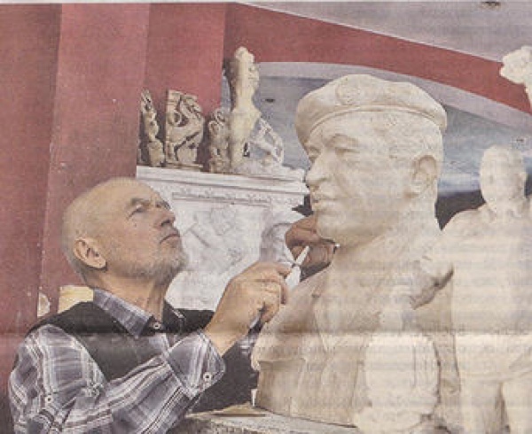 Hugo Chavez and other characters of the famous sculptor