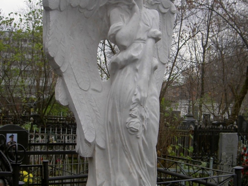 Ангел с цветком, Москва