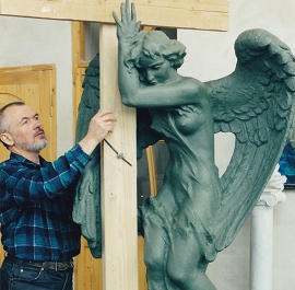 Ангел с крестом, Москва